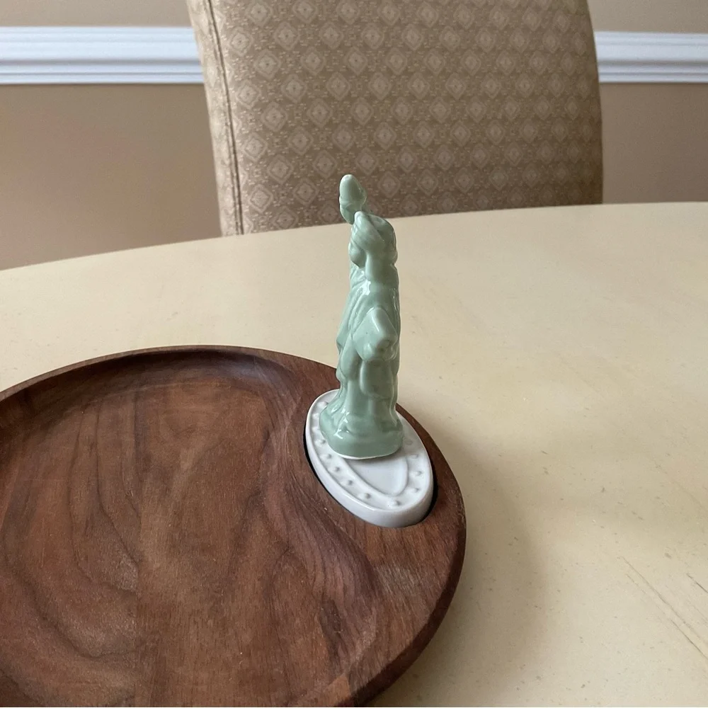 Statue of Liberty Platter Decoration 🗽 - Picture 4 of 5